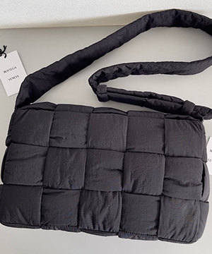 보테가베네타 필로우 카세트 크로스 41