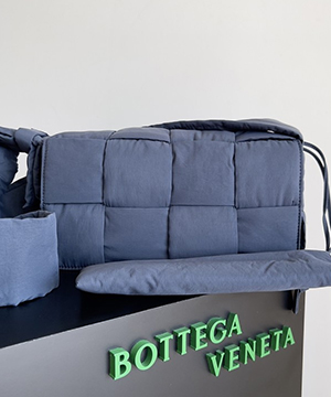 보테가베네타 필로우 카세트 크로스 30