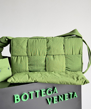 보테가베네타 필로우 카세트 크로스 30