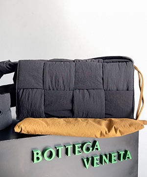 보테가베네타 필로우 카세트 크로스 30