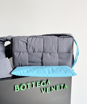 보테가베네타 필로우 카세트 크로스 30