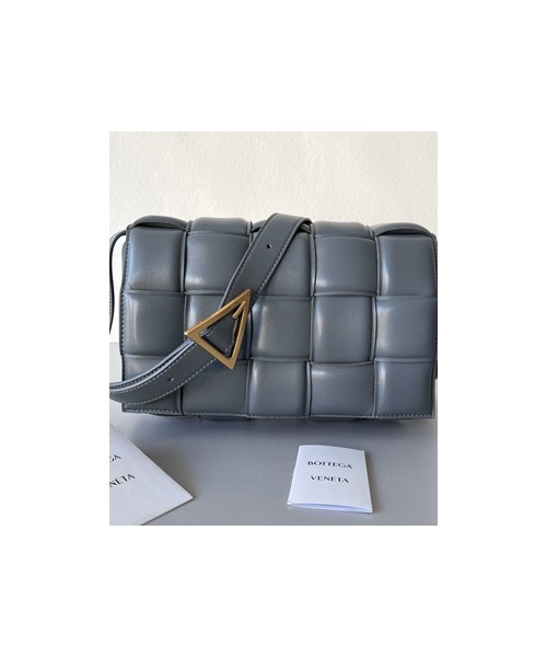 보테가베네타 토프 패디드 카세트백