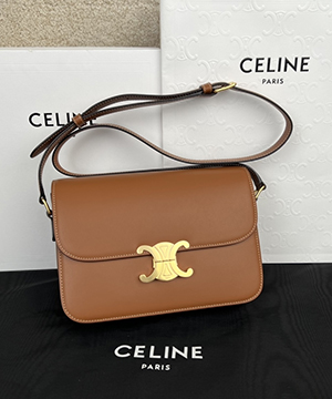 셀린느 클래식 카프스킨 트리옹프