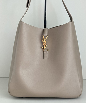 생로랑 LE5A7 호보백