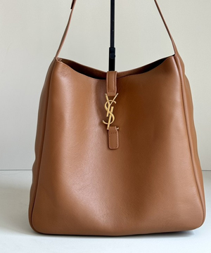 생로랑 LE5A7 호보백