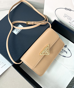 프라다 사피아노 트라이앵글 로고 1BD386