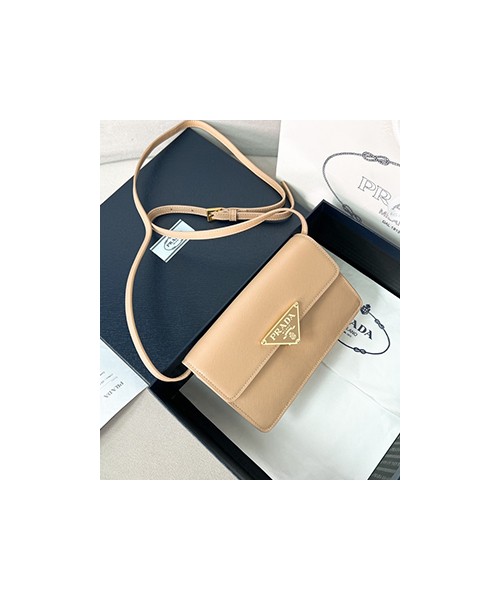 프라다 사피아노 트라이앵글 로고 1BD386