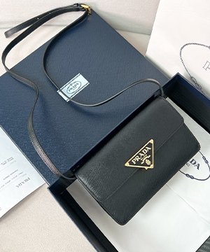 프라다 사피아노 트라이앵글 로고 1BD386