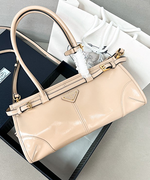 프라다 보니 미디엄 레더 1BA426