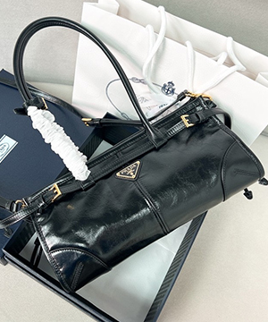 프라다 보니 미디엄 레더 1BA426