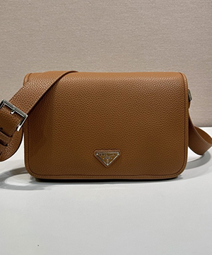 프라다 레더 삼각 로고 2VD075