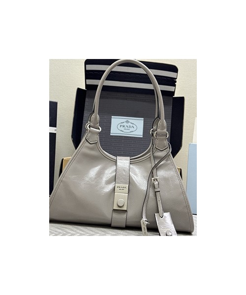 프라다 라지 레더 토트 백 1BG570