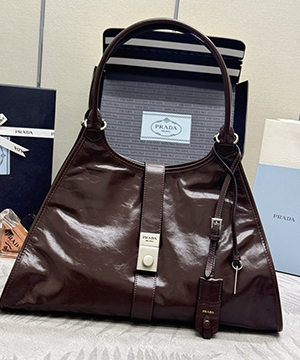 프라다 라지 레더 토트 백 1BG570