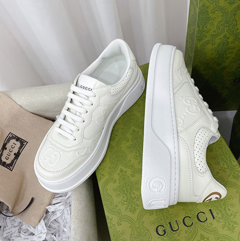 구찌 GG 엠보스 스니커즈 670408 1XL10 9014