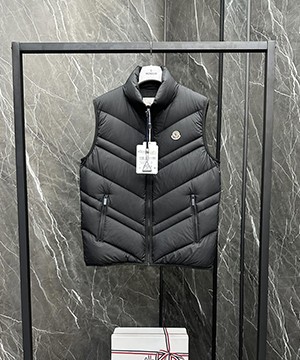 몽클레어 남성 경량 패딩 조끼 베스트