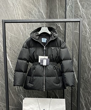 프라다 리나일론 벨티드 여성 다운 패딩