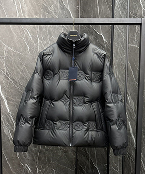 루이비통 모노그램 퀼티드 다운 패딩