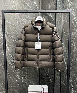 몽클레어 솔라얀 Solayan 남성 숏 패딩