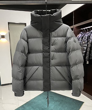 몽클레어 마데이라 Madeira 숏 다운 패딩