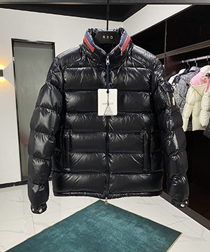 몽클레어 보르네 Bourne 숏 다운 패딩