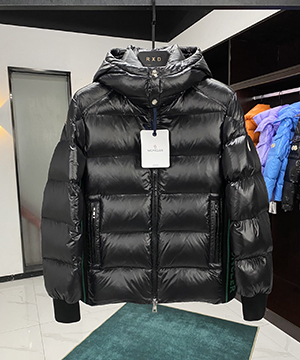 몽클레어 루네티에 Lunetiere 숏 다운 패딩