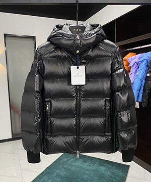 몽클레어 루네티에 Lunetiere 숏 다운 패딩