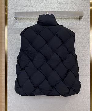 보테가베네타 인트레치아토 테크 나일론 베스트 패딩 조끼