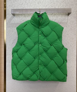 보테가베네타 인트레치아토 테크 나일론 베스트 패딩 조끼