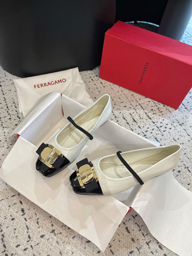 페라가모 - 플랫슈즈(화이트&블랙)