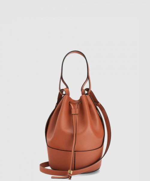 로에베 벌룬백 레더 미듐