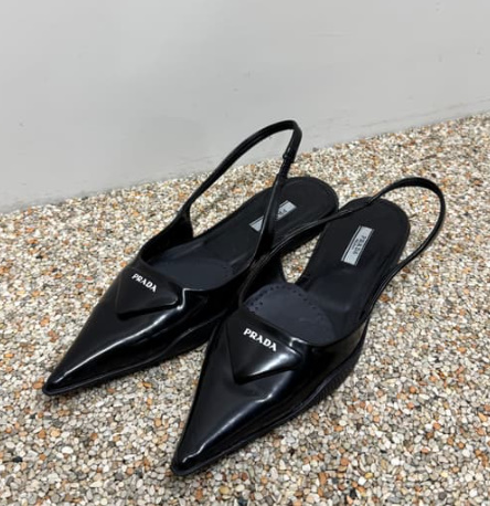 PRADA 프라다 로고 슬링백 펌프스