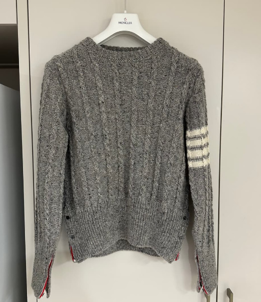 톰브라운 도니골 트위스트 케이블 클래식 크루넥 풀오버 니트 - 라이트 그레이