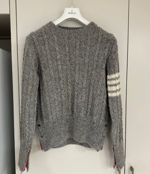 톰브라운 도니골 트위스트 케이블 클래식 크루넥 풀오버 니트 - 라이트 그레이