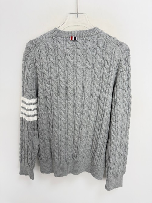 톰브라운 도니골 트위스트 케이블 클래식 크루넥 풀오버 니트 - 라이트 그레이