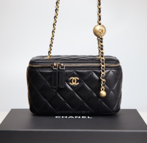 샤넬 클래식 골드볼 직사각 베니티백 AP2303 9.5 X 17.8CM 램스킨 블랙 금장