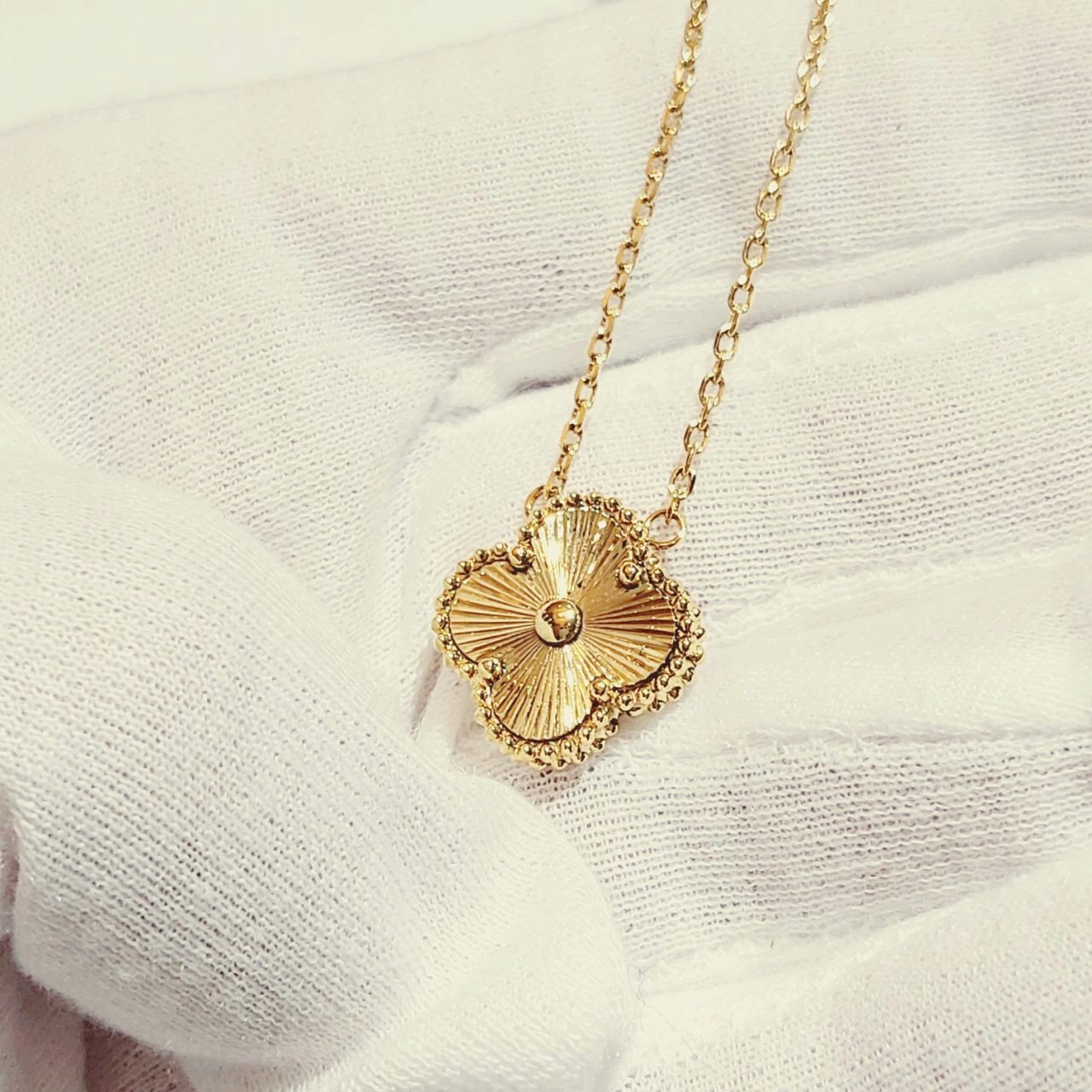 반클리프 빈티지 알함브라 펜던트 골드 앤 골드