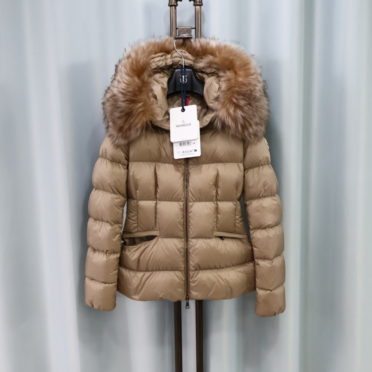 몽클레어 보에드 후드 시어링 트리밍 쇼트 패딩