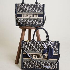 디올 북 토트 백