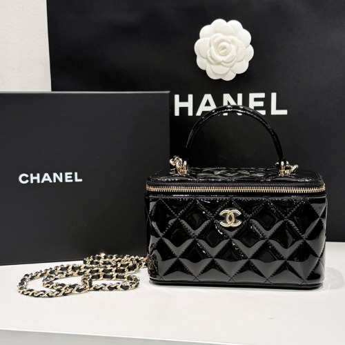 샤넬 탑핸들 베니티백 페이던트 금장 블랙 (내부 거울)