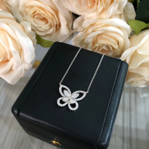 그라프 실루엣 다이아몬드 팬던트 목걸이(버터플라이)