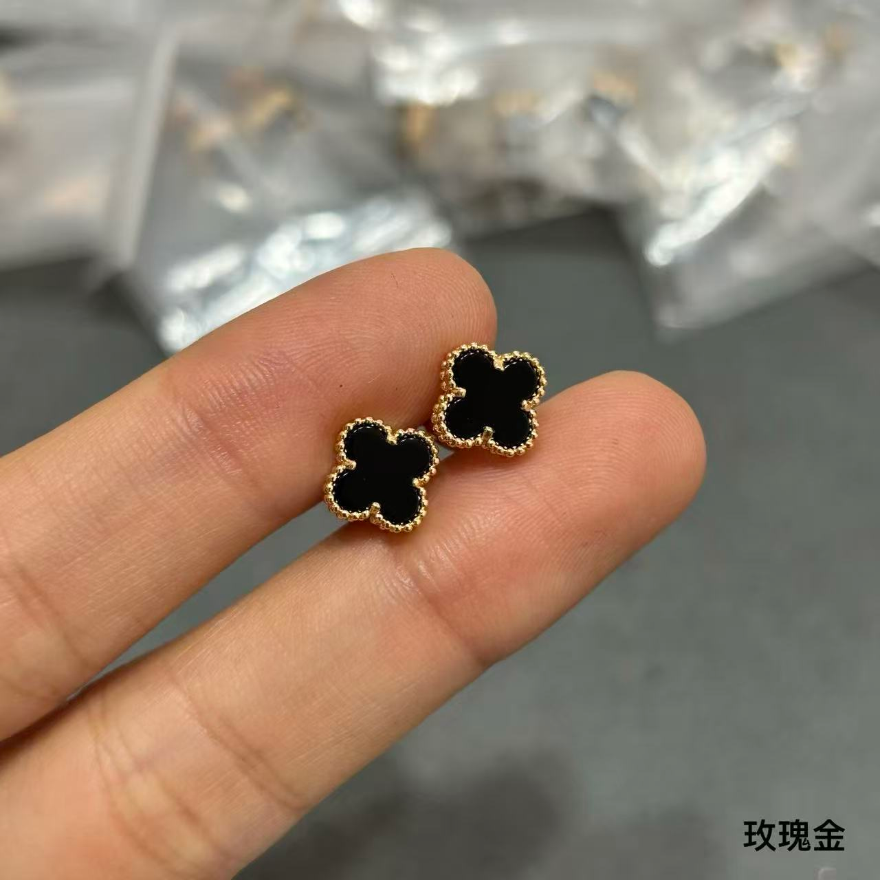 반클리프 알함브라 오닉스 스위트 귀걸이