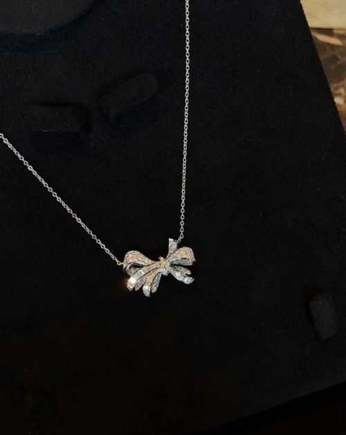 그라프 틸다 보우 펜던트