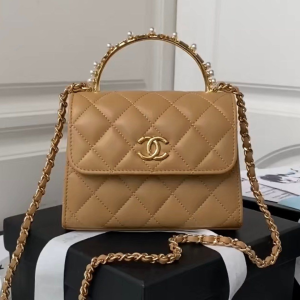 샤넬 23A 폰 홀더 탑핸들백 AP3385 15 X 12 X 6 CM