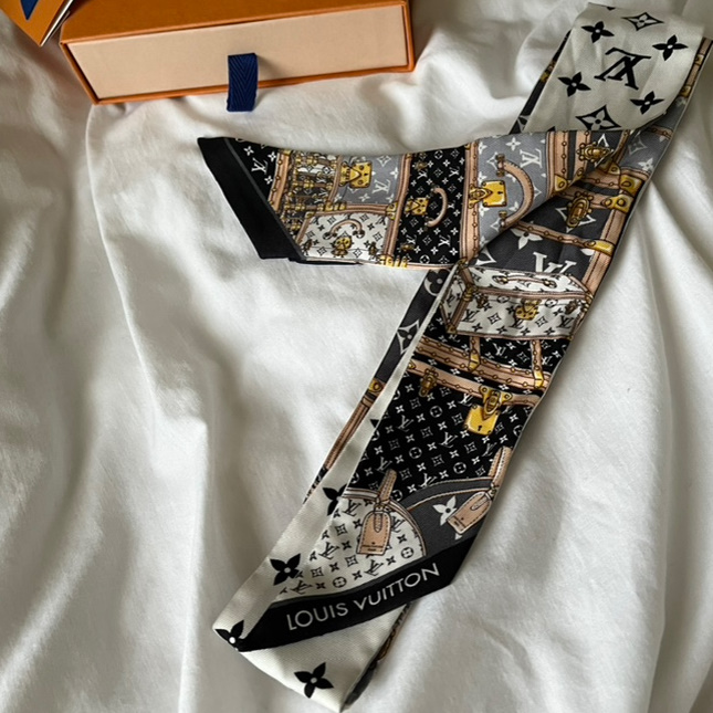 루이비통 모노그램 컨피덴셜 방도 스카프
