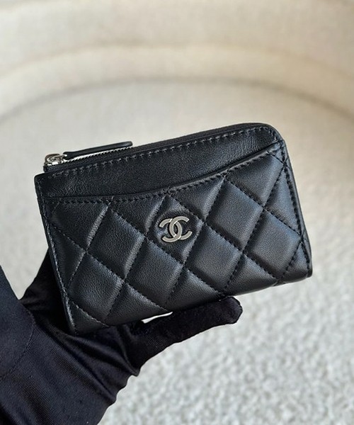 샤넬 클래식 지퍼 카드지갑 ap3179 (램스킨 은장)