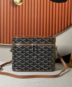 고야드 뮤즈 베니티 나노 길이: 11 cm 너비: 6.5 cm 높이: 9 cm 무게: 160 g