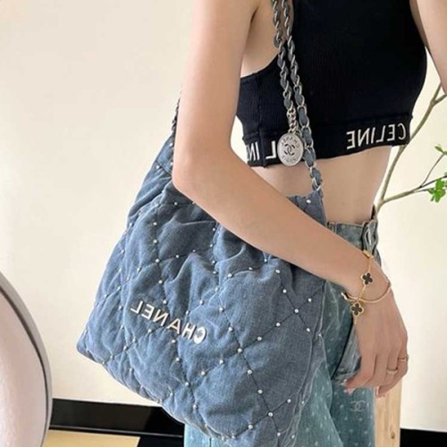 샤넬 22 스몰 핸드백 워시드 데님 블루