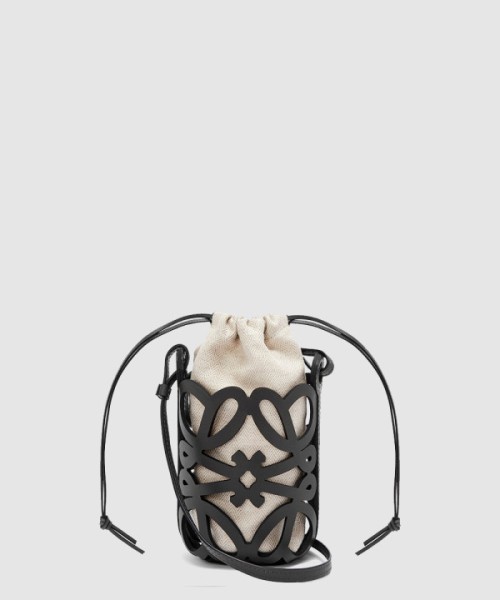 로에베 애너그램 컷아웃 포켓 - 클래식 카프스킨 & 캔버스