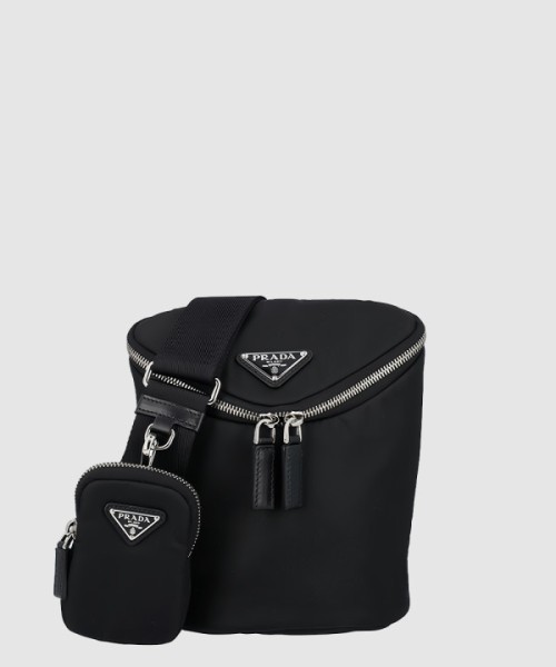 프라다 클래식 삼각 로고 크로스백 1BA147