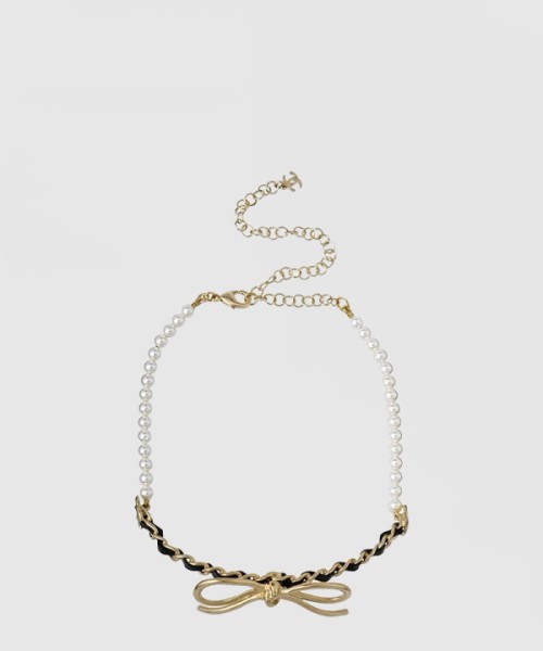 샤넬 리본 가죽 스커트 초커 AB8496